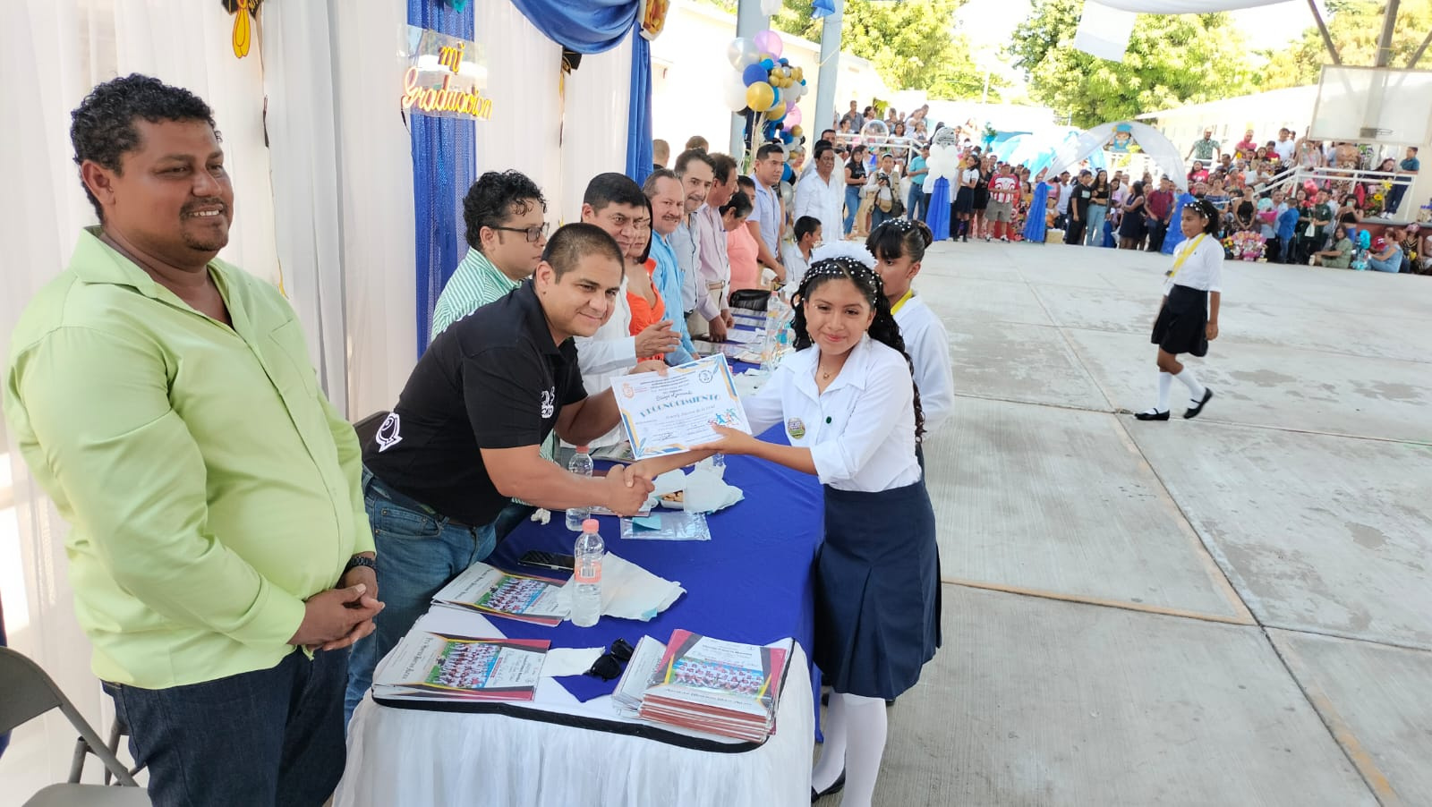 Alienta Jacko Badillo a estudiantes a convertirse en los ciudadanos que Acapulco necesita