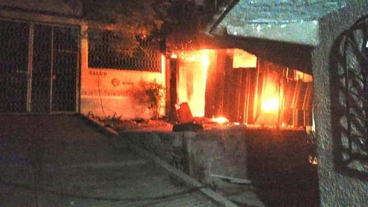 Lo persiguen, lo matan y queman su casa en Acapulco