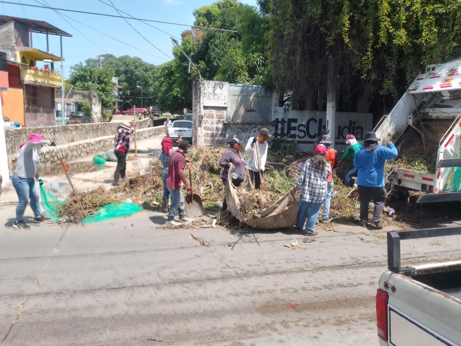 Recolecta Servicios Públicos 250 toneladas de basura en canales pluviales