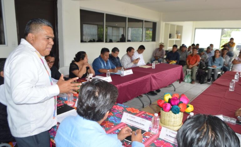 Anuncia titular de la Sedepia inició de los trabajos de pavimentación de la carretera Alacatlatzala – Chilixtlahuaca – Ojo de Pescado – LLano Grande de Juárez