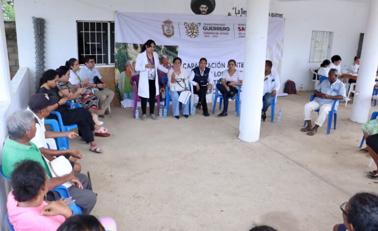Realiza Secretaría de Salud de Guerrero brigada en localidades de Cuajinicuilapa y capacitan a miembros de Comité de Contraloría Social