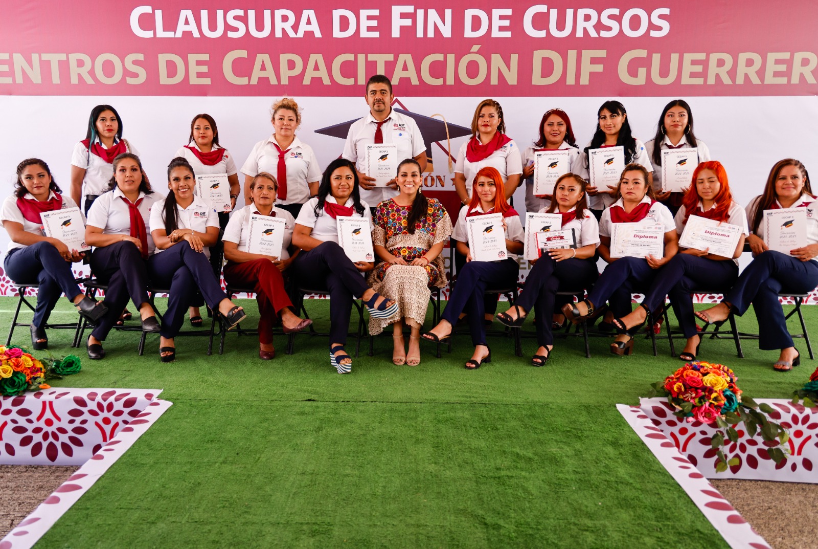 Concluyen cursos de capacitación estudiantes de los CECAPS del DIF Guerrero