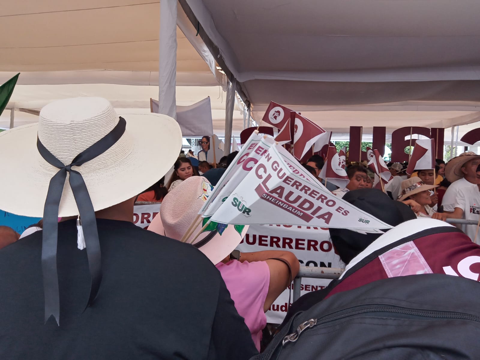 Funcionarios municipales y universitarios movilizan a personas para acto de Claudia Sheinbaum en Chilpancingo