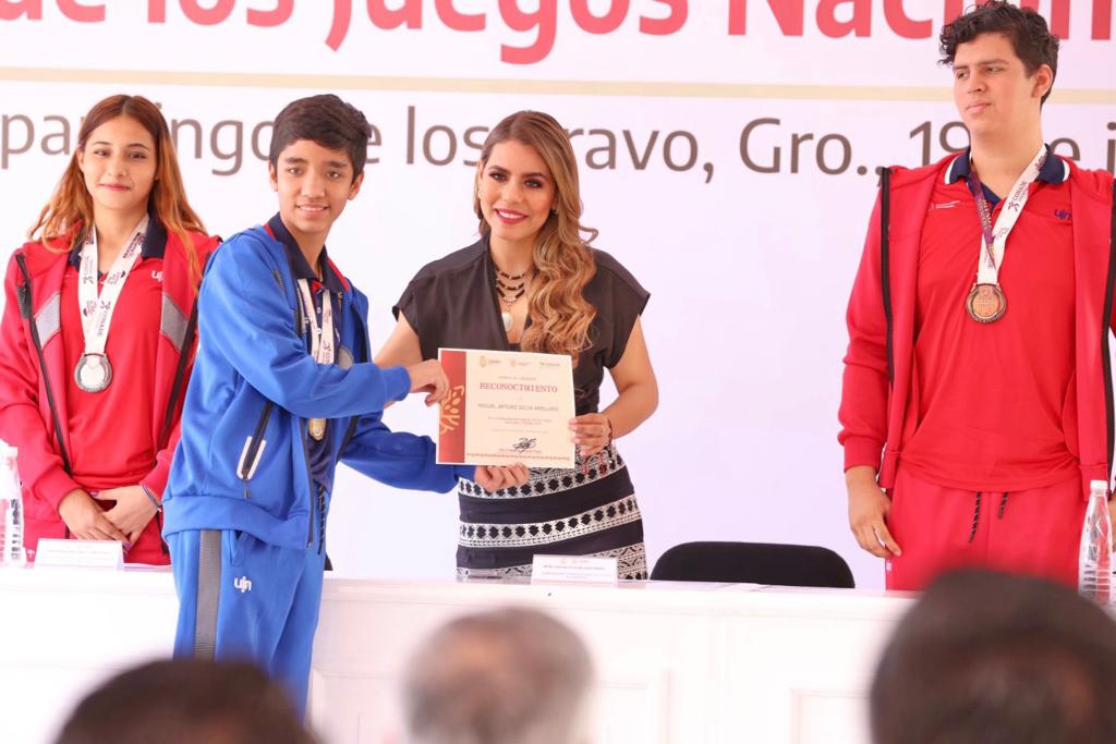 Entrega Evelyn Salgado reconocimiento a medallistas de los Juegos Nacionales CONADE 2023