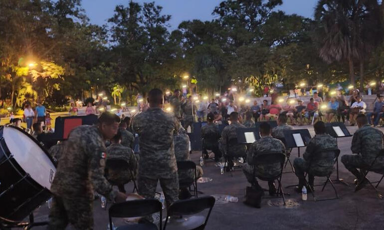 Concluyen los Conciertos de Verano de la Banda de Música de la IX Región Militar en el parque Papagayo