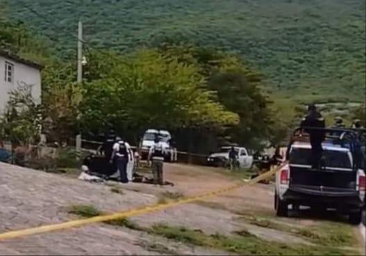 Dejan tres cadáveres desmembrados en la carretera Iguala-Taxco