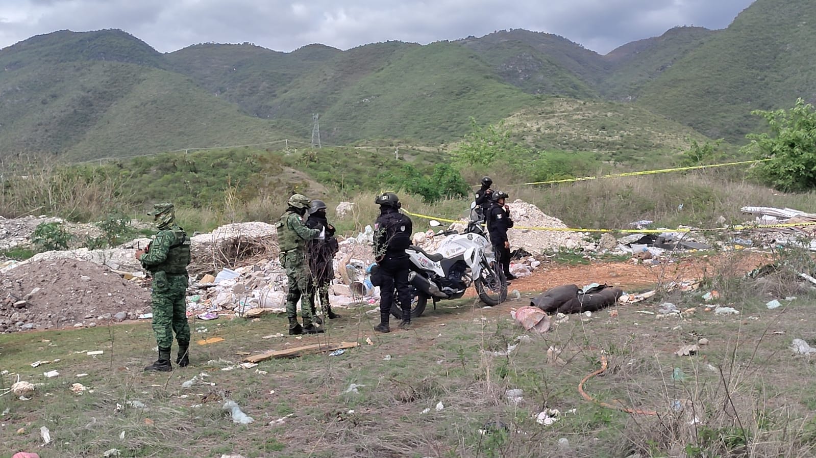 Hallan restos humanos y dos cadáveres en Chilpancingo