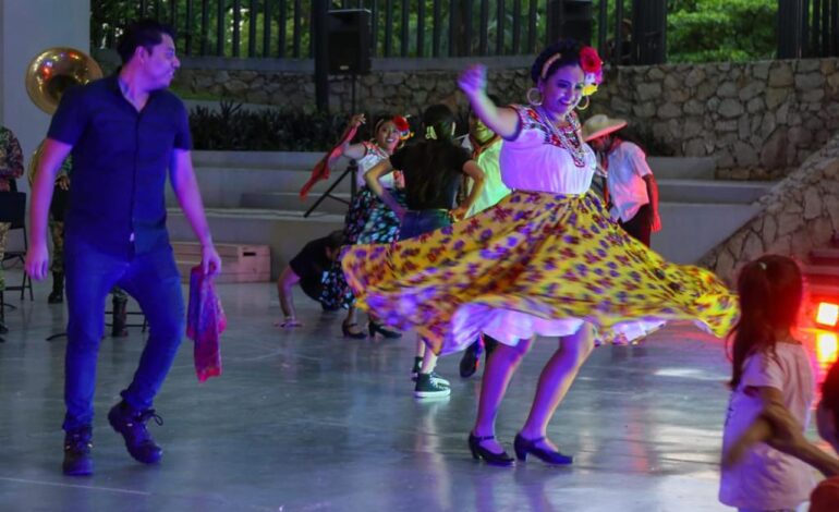 Al ritmo de danzón el segundo concierto de verano de la Banda de Música de la IX Región Militar en el parque Papagayo
