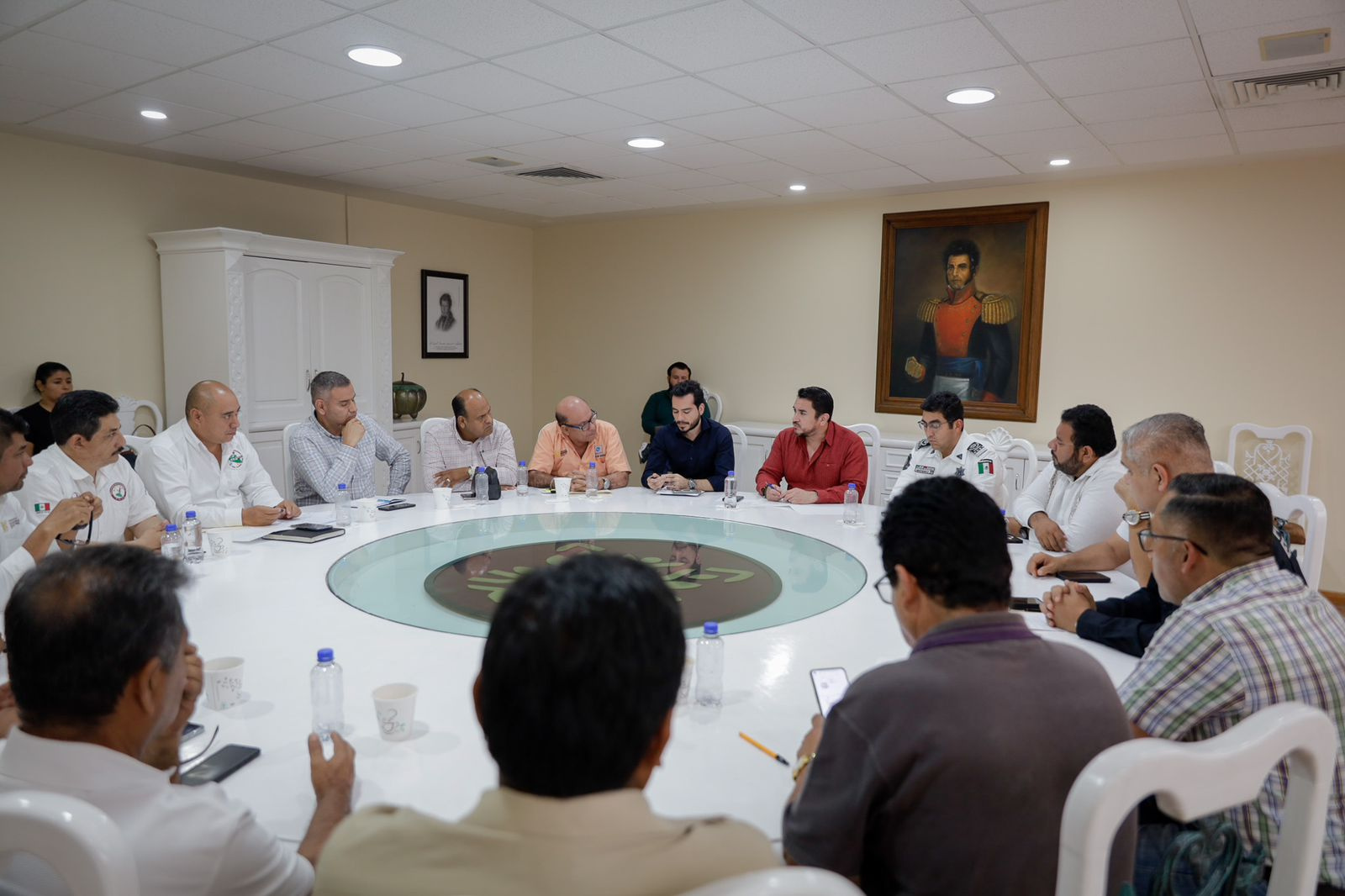 Gobierno del estado atiende a transportistas y acuerda reforzar acciones de seguridad al transporte público en la capital y zona centro