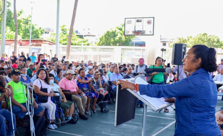 Entrega Abelina mil 100 apoyos del programa PROAPDIS