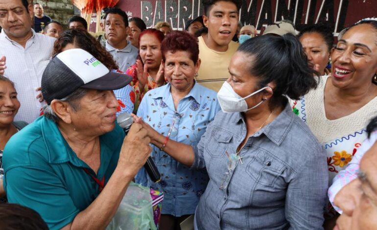 Entrega Abelina López Rodríguez una unidad automotriz y equipamiento a la Dirección de Saneamiento Básico