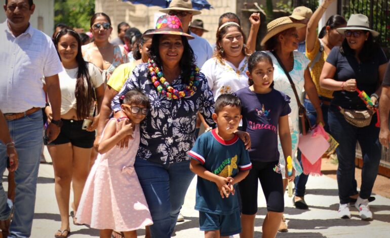 Inaugura Abelina López Rodríguez calles en El Pedregoso y Pie de la Cuesta