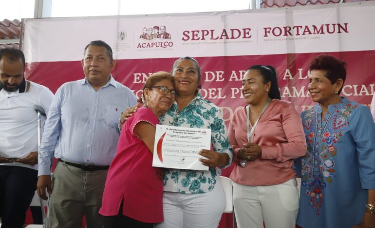 Entrega Abelina López Rodríguez apoyos del programa “Transformando tu Vivienda”
