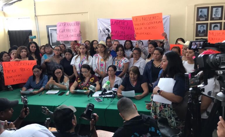 Mujeres de Morena exigen parar ataques contra Evelyn Salgado