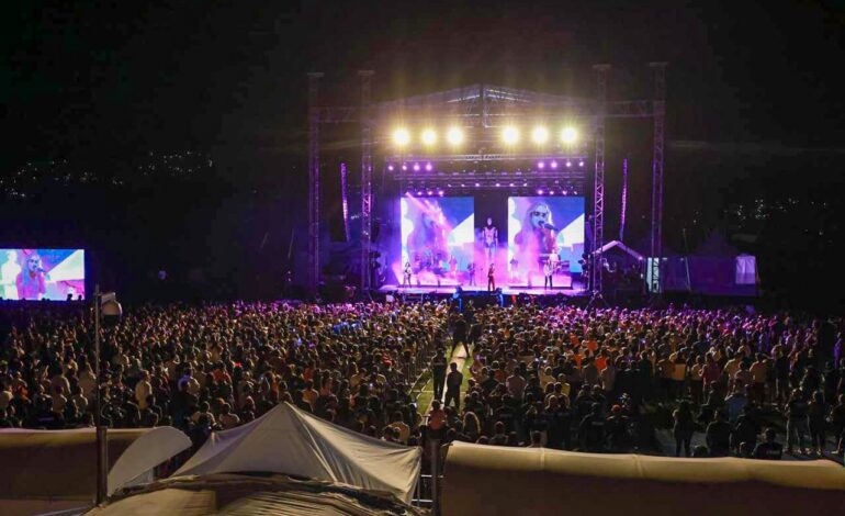 Todo un éxito el concierto de Belinda en el Polideportivo de Chilpancingo
