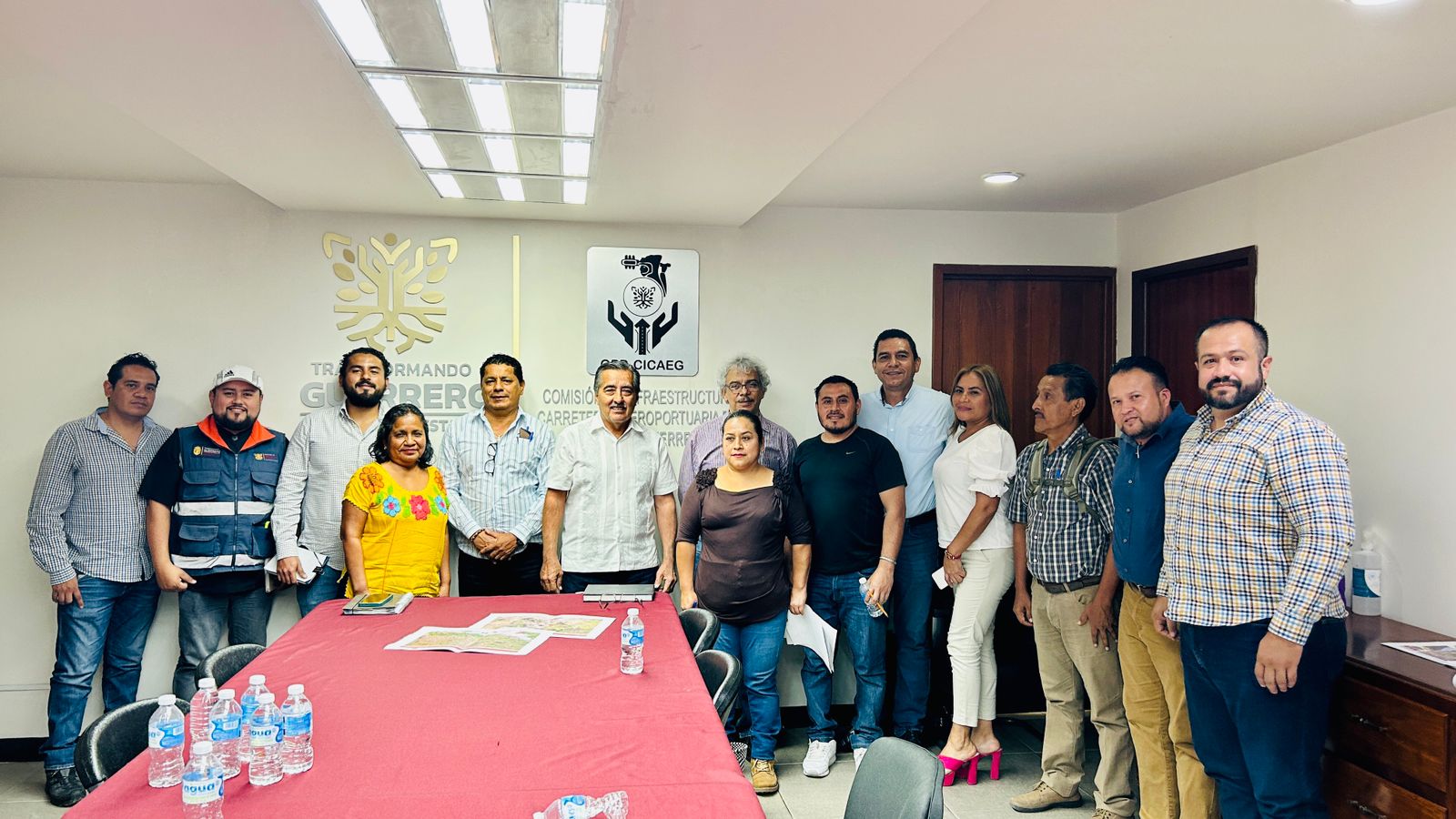 Atiende gobierno del estado situación de derrumbe cerca del jardín de niños Benito Juárez en Tepechicotlán