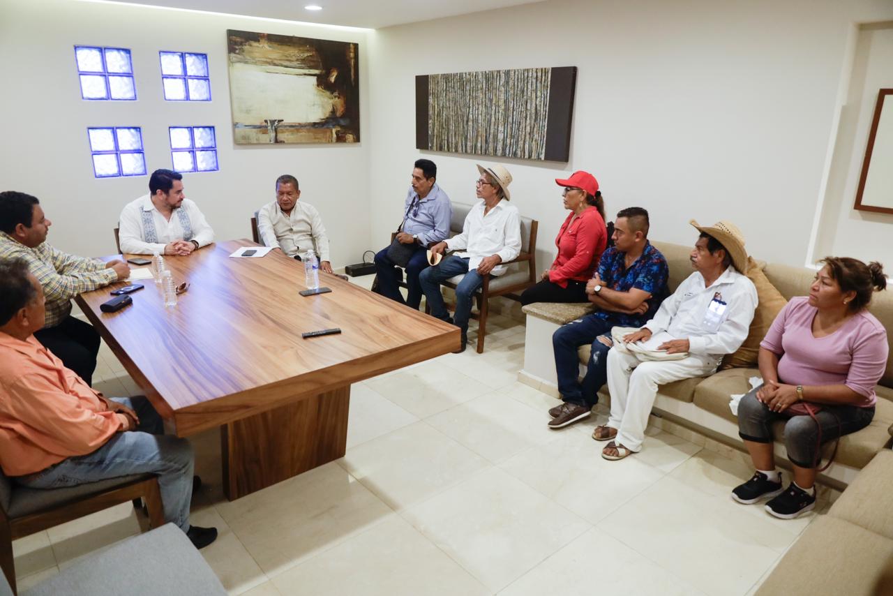Atiende Secretaría General de Gobierno a campesinos exbraceros que bloqueaban avenidas en Acapulco