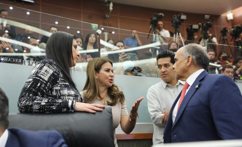 Piden senadores del PRI que el gobierno explique al Congreso los cambios en los libros de texto gratuitos