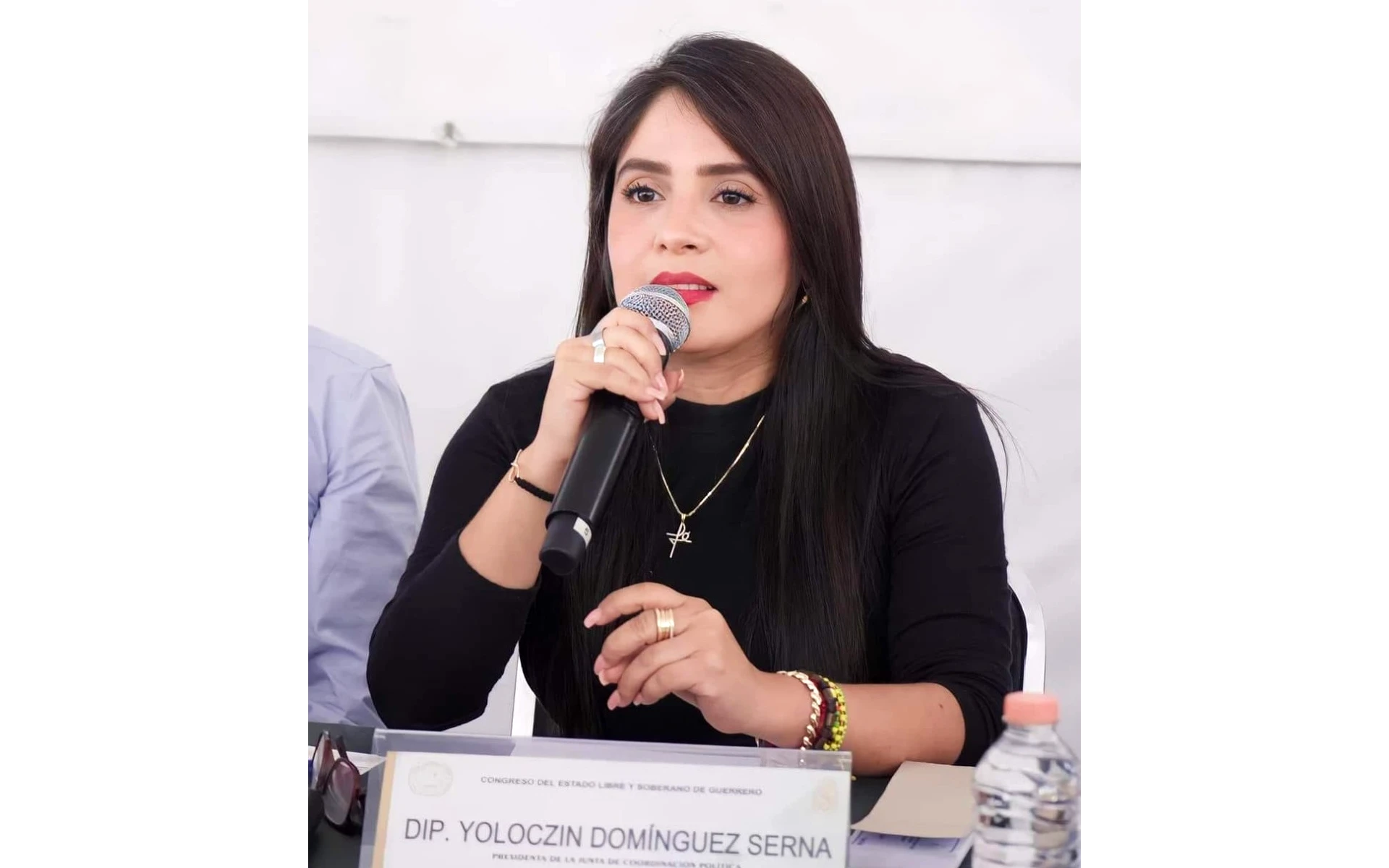 Yoloczin Domínguez sigue en la contienda por Acapulco