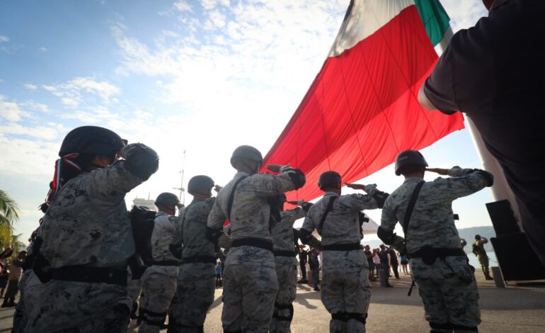 Encabeza Abelina López Rodríguez desfile Cívico-Militar conmemorativo al inicio de la Lucha por la Independencia de México
