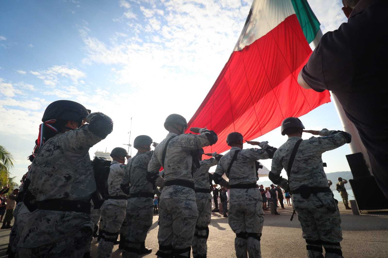 Encabeza Abelina López Rodríguez desfile Cívico-Militar conmemorativo al inicio de la Lucha por la Independencia de México