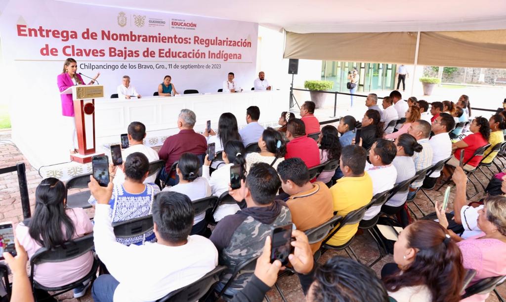 Cumple Evelyn Salgado con justicia laboral a docentes de Educación Indígena de Guerrero