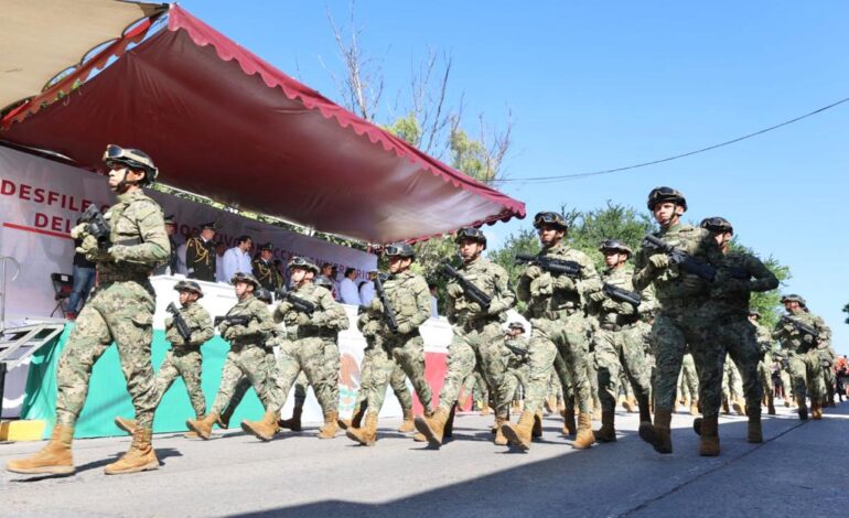 Preside Evelyn Salgado desfile por el 213 Aniversario del inicio de la Independencia de México en Guerrero