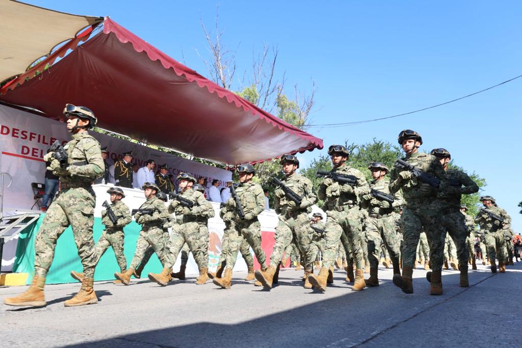 Preside Evelyn Salgado desfile por el 213 Aniversario del inicio de la Independencia de México en Guerrero