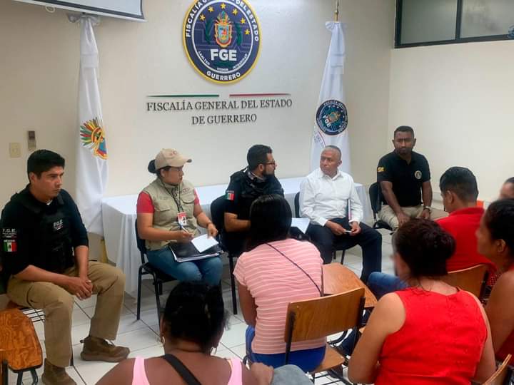 Autoridades de gobierno y Fiscalía se reúnen con familiares de seis jóvenes desaparecidos en Acapulco