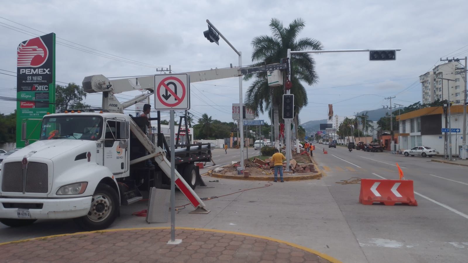 Instala gobierno de Abelina López circuito de semaforización en La Poza