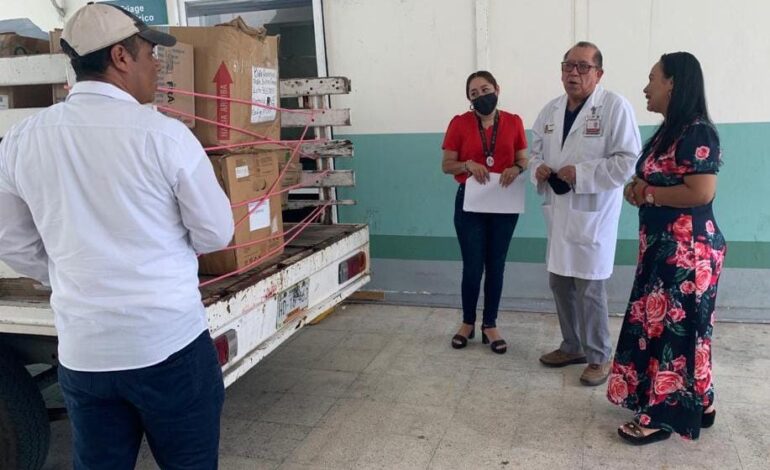 Entrega Gobierno de Abelina López Rodríguez donativo de insumos al Hospital Donato G. Alarcón