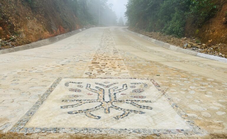 Construye gobierno de Guerrero camino en la sierra de Atoyac