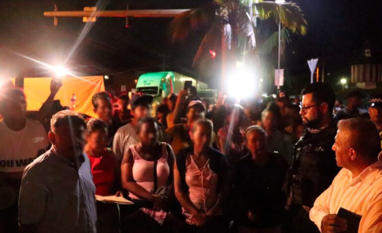 Familiares y amigos de seis desaparecidos liberan vías federales tras bloqueos en Acapulco