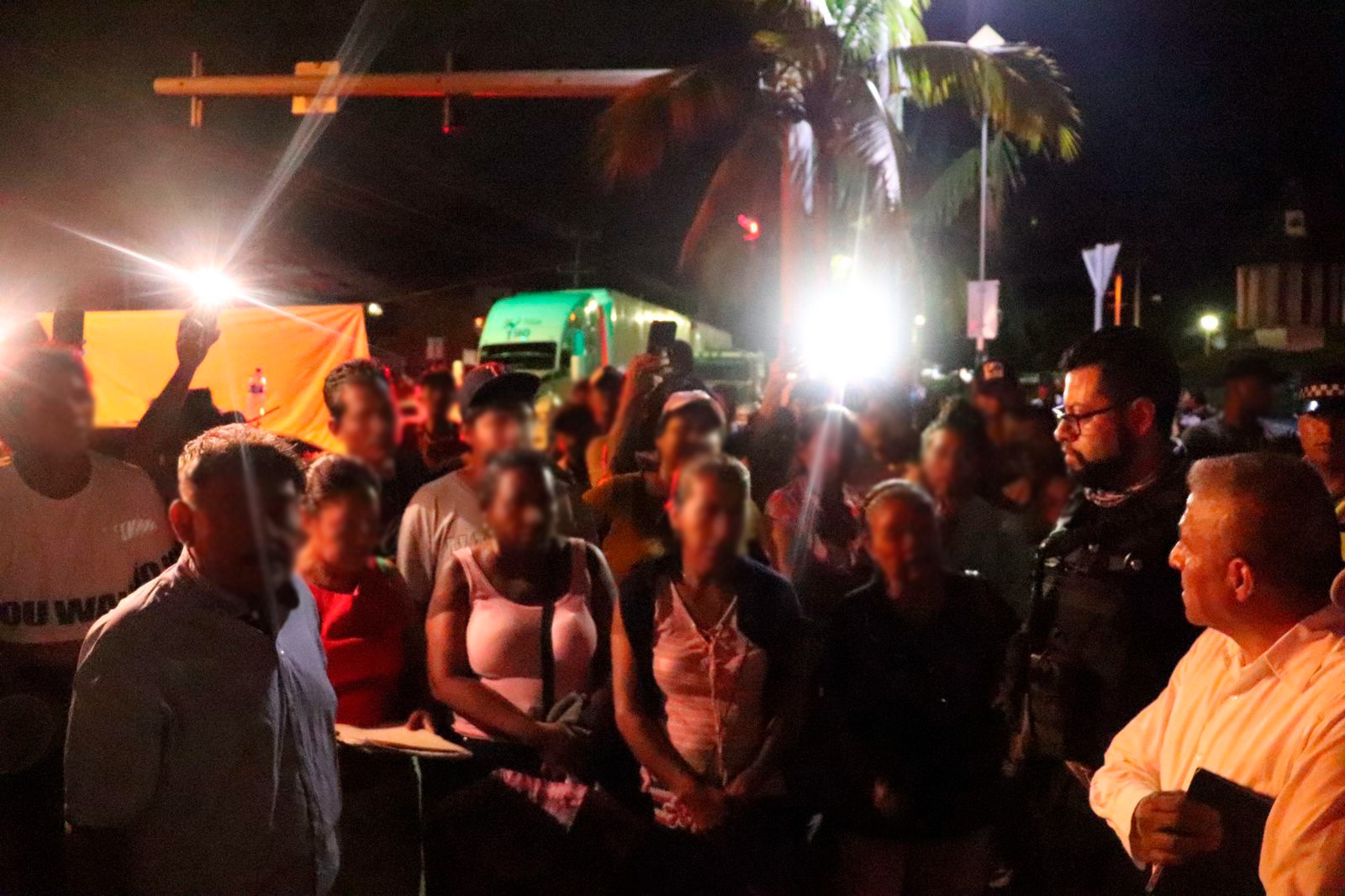 Familiares y amigos de seis desaparecidos liberan vías federales tras bloqueos en Acapulco