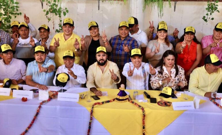Evodio va al Senado; lo respalda y presenta unánimemente el PRD como su abanderado