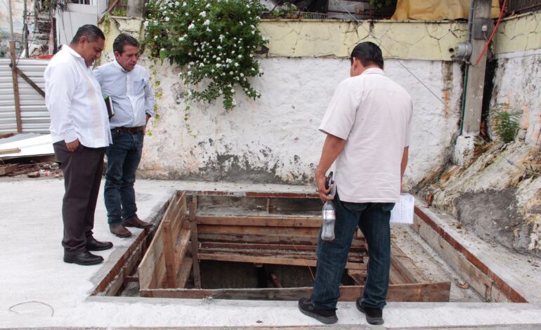 Realiza Gobierno de Abelina López Rodríguez brigada emergente de desazolve en la Costera