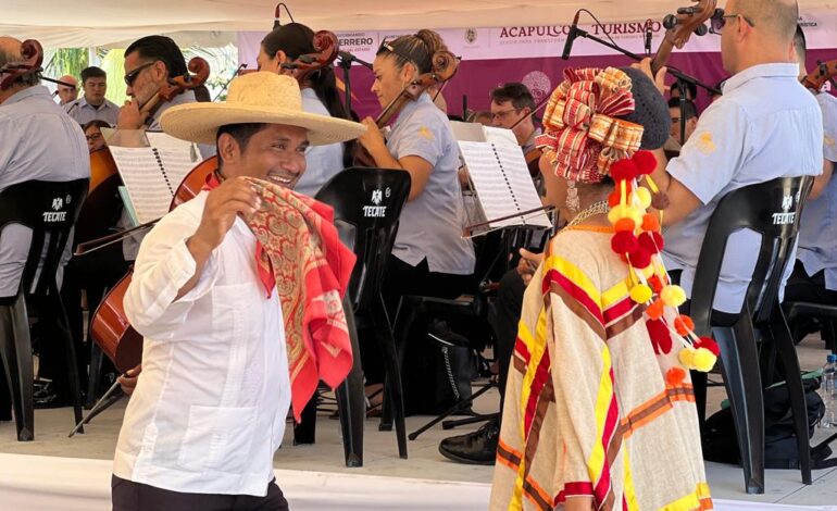 Ofrece la Filarmónica de Acapulco concierto guerrerense en el 10° Festival del Pescado a la Talla