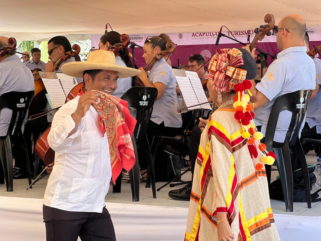 Ofrece la Filarmónica de Acapulco concierto guerrerense en el 10° Festival del Pescado a la Talla