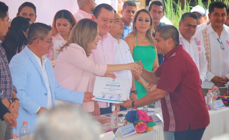Recibe Jacko Badillo reconocimiento a nombre de Morena del ITAIGro
