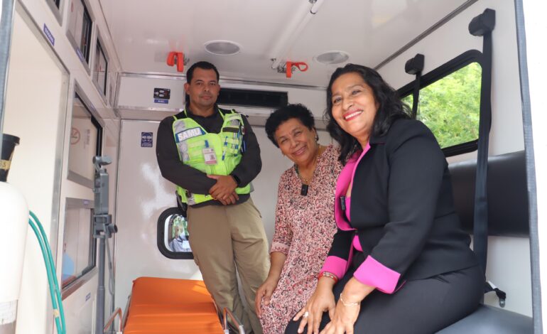 Entrega la Secretaría de Salud del estado de Guerrero una ambulancia en beneficio de la zona rural de Acapulco