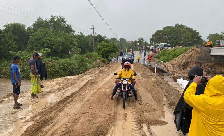 Van dos muertos, 79 viviendas inundadas por el paso de la Tormenta Tropical Max en Guerrero