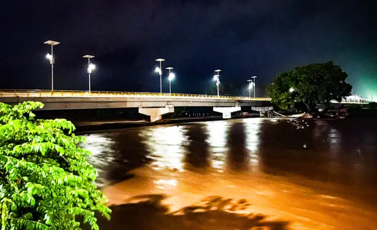 Coyuca de Benítez en alerta máxima por una desmedida crecida del río