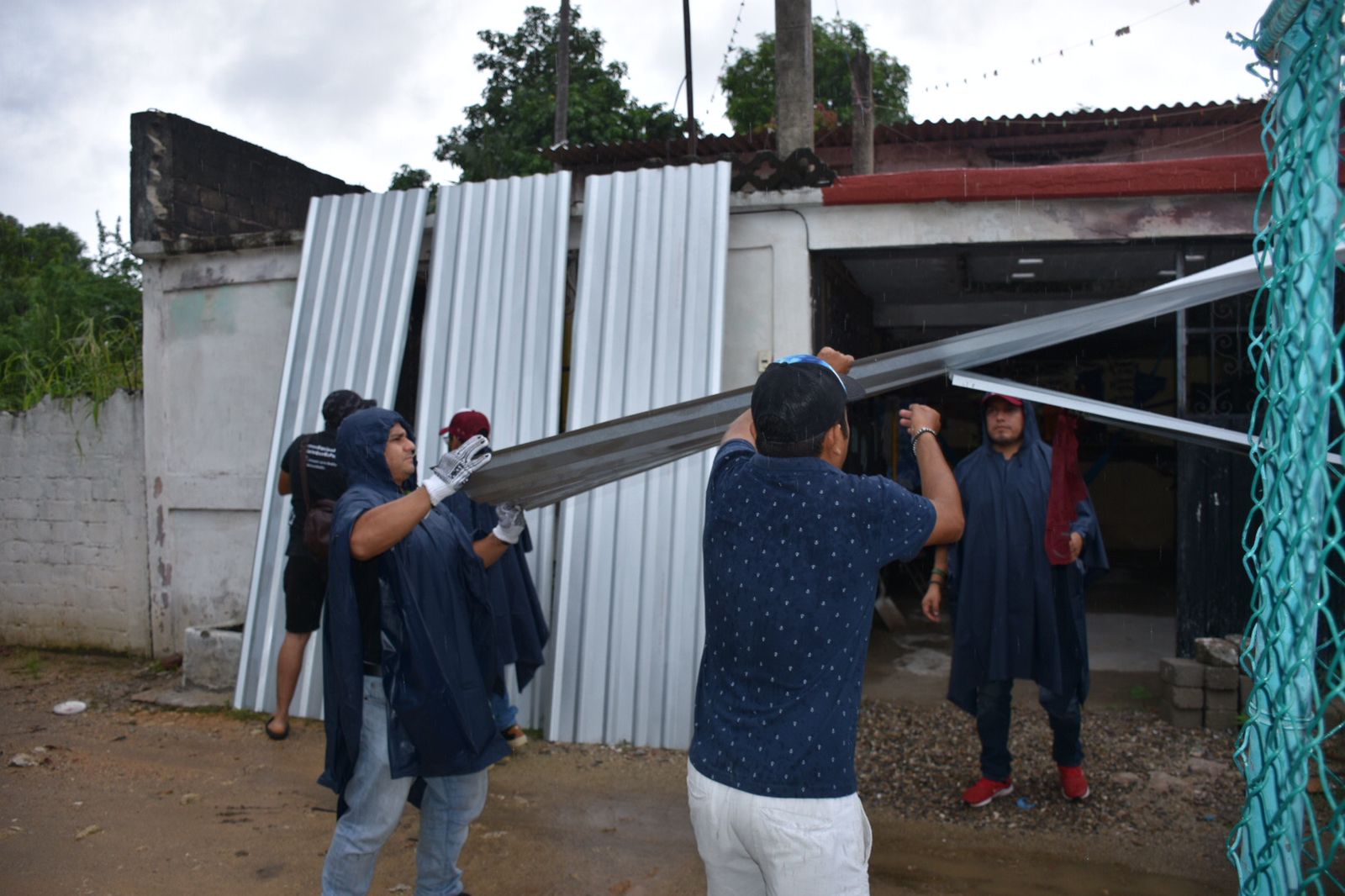 Intensifica diputado Jacko Badillo entrega de apoyos a familias ante estragos por la lluvia