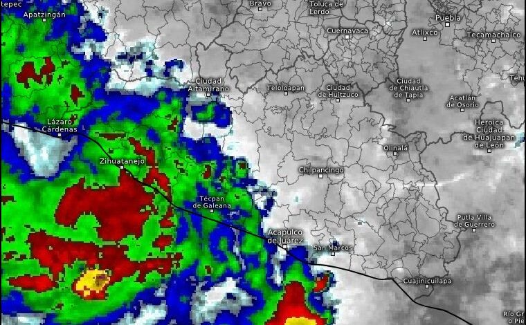La Tormenta Tropical Max tocó tierra este medio día del lunes en el municipio de Petatlán