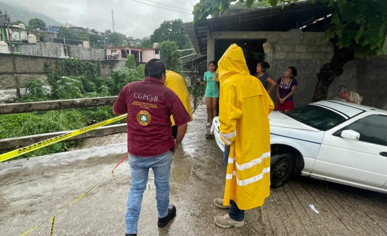 Cierra Gobierno de Abelina López Rodríguez paso vehicular y peatonal de puentes en Las Cruces y Libertadores
