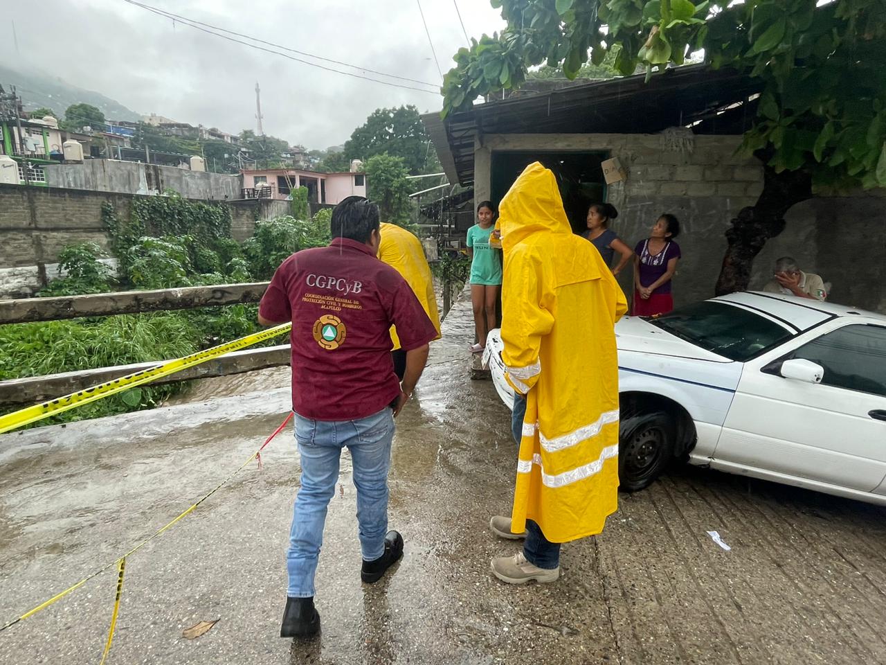 Cierra Gobierno de Abelina López Rodríguez paso vehicular y peatonal de puentes en Las Cruces y Libertadores