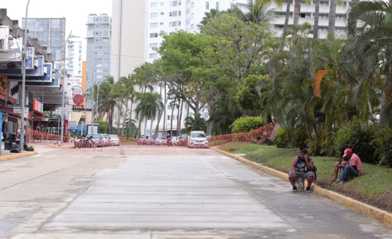 Concluye reparación de socavón en Costera Miguel Alemán en tiempo récord
