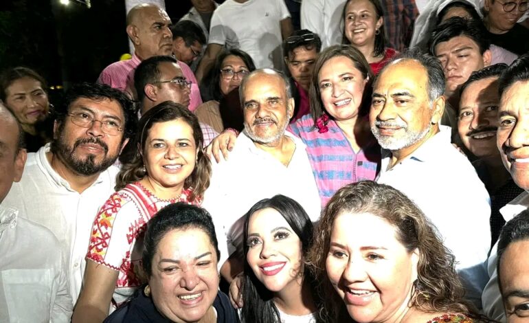 La candidata de la oposición a la 4T Xóchitl Gálvez arranca campaña con sorpresiva visita a Coyuca de Benítez