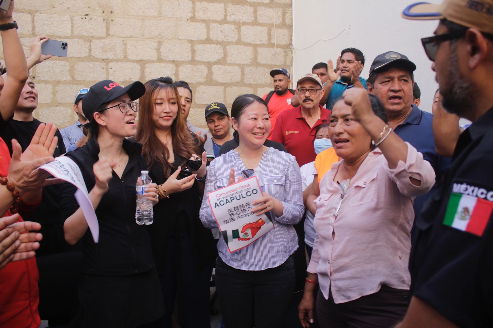 Entrega Comunidad China en México apoyo alimentario para los acapulqueños