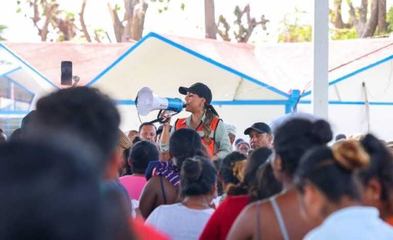 Va Evelyn Salgado a poblados de San Pedro Las Playas y El Bejuco con ayuda y víveres